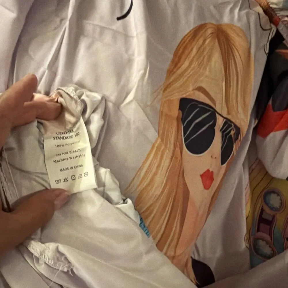 Taylor Swift Fan Twin Fitted Sheet w/2 Pillow Shams Set. New Original Packaging!